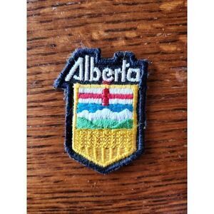 BoySCOUT CANADA ALBERTA PATCH SOUVENIR BADGE SMALL TWILL /W COAT ARMS CANADIAN !